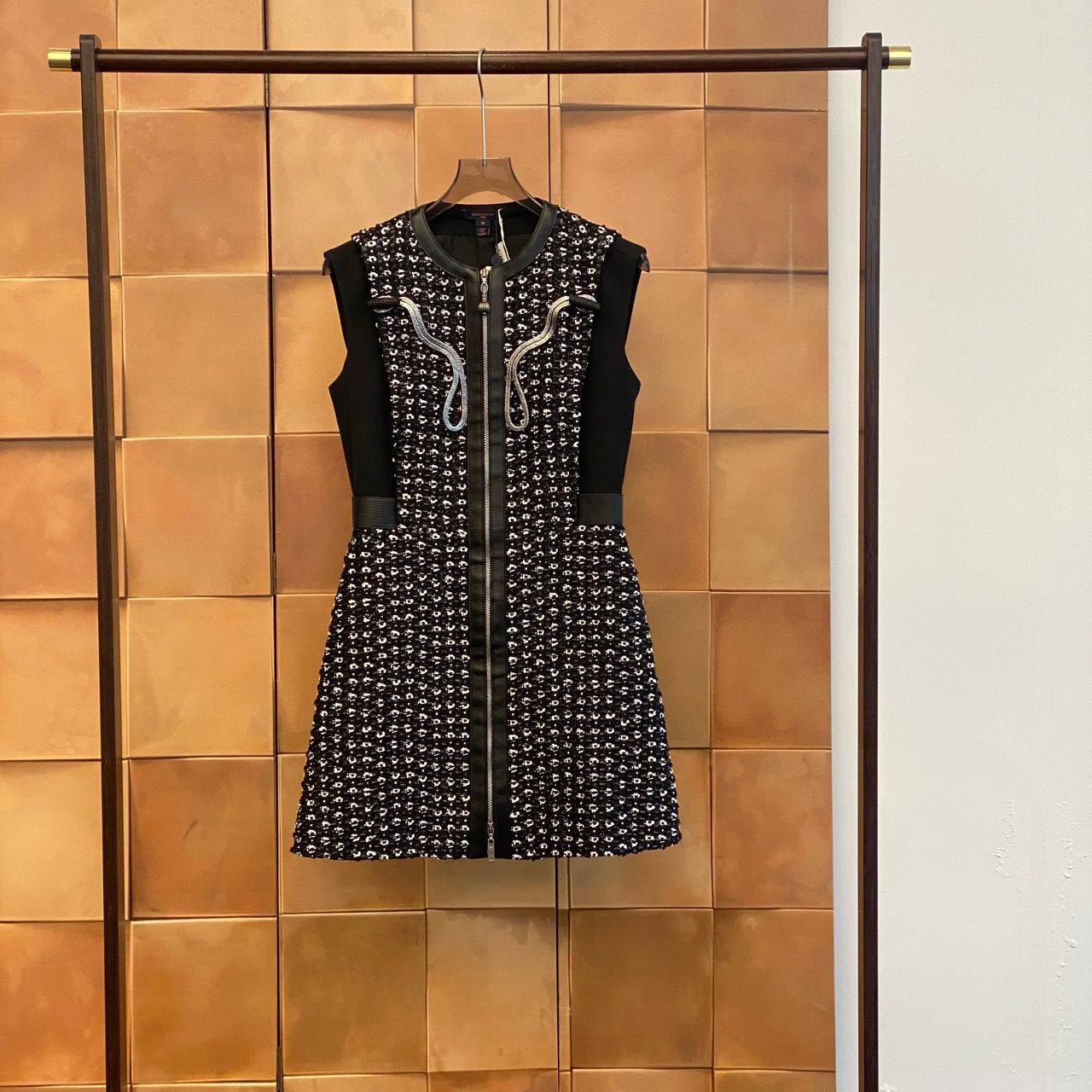 Louis Vuutton 高公价秀款黑白粗花呢连衣裙/38码/全新带吊/29306