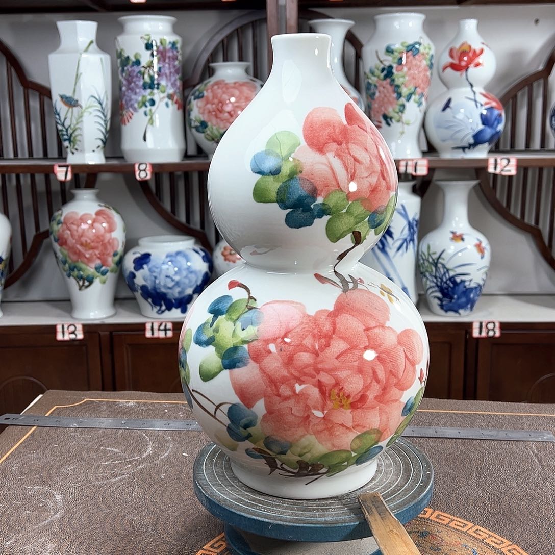 摆件景德镇陶瓷葫红牡花