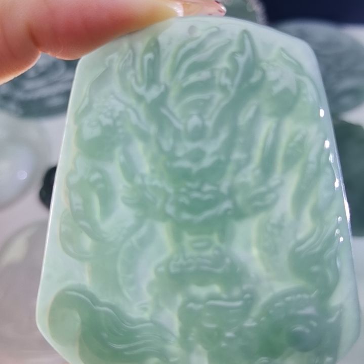 翡翠颈饰未镶嵌天然的A货翡翠多样性发货