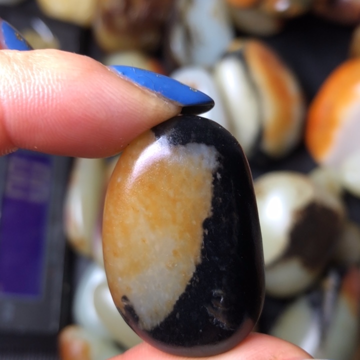 和田玉未镶嵌珠宝奇石