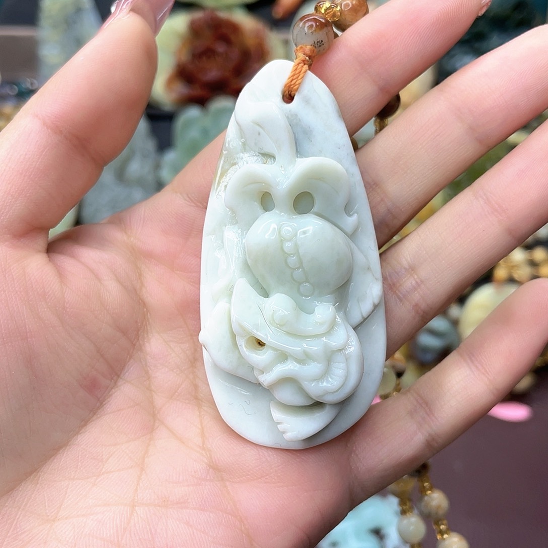 蛇纹石玉挂件未镶嵌