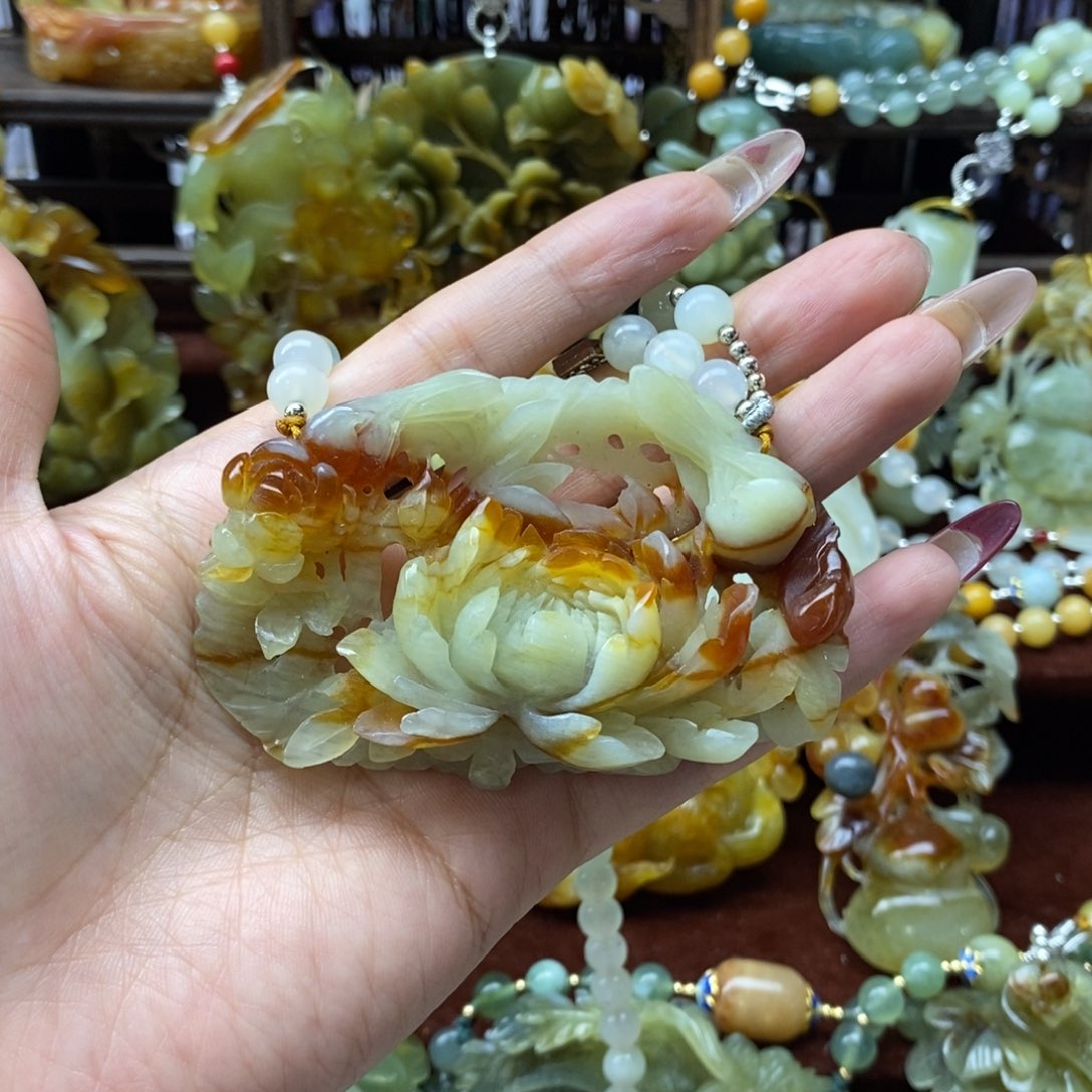 蛇纹石玉挂件未镶嵌异*