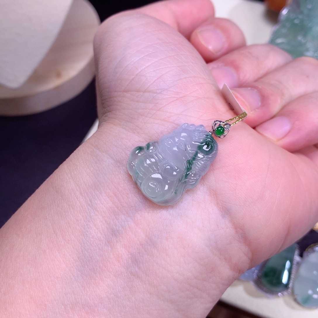 翡翠颈饰18K金镶嵌宝宝龙