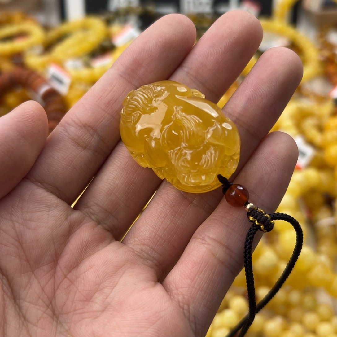 琥珀珠宝奇石未镶嵌