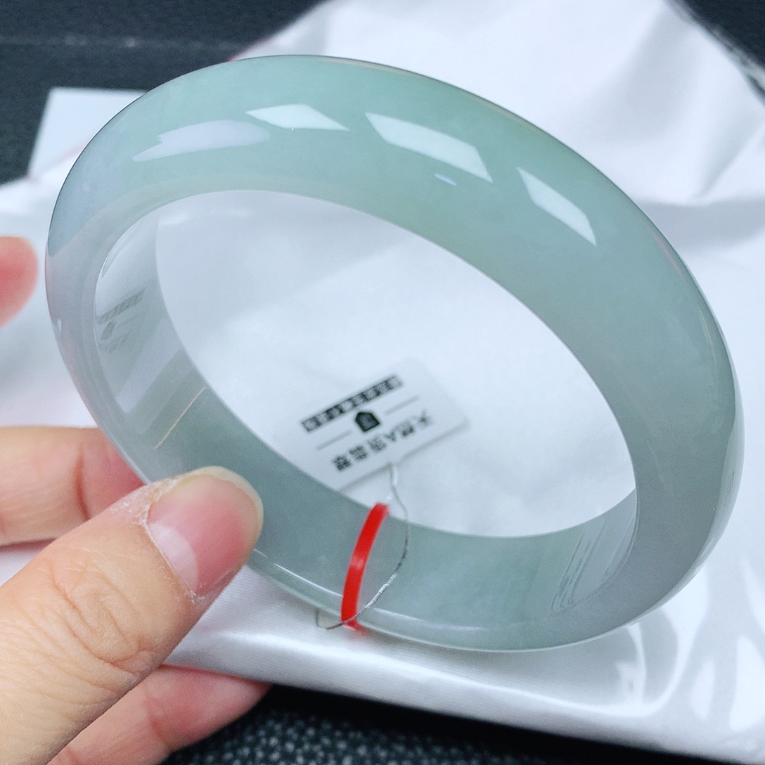 翡翠手镯未镶嵌62轮胎
