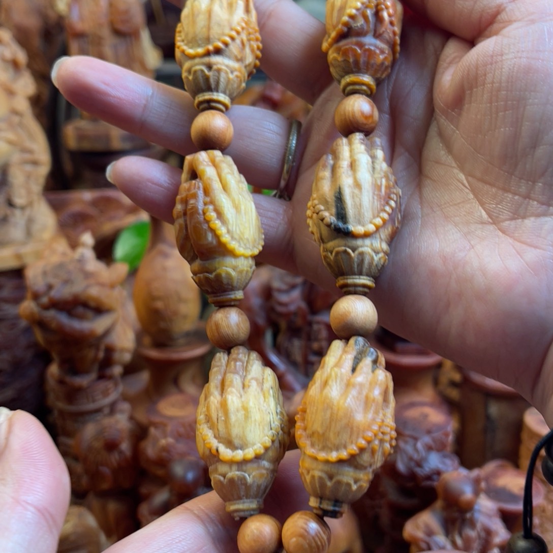 其他松木（琥珀木）瑕佛手手持