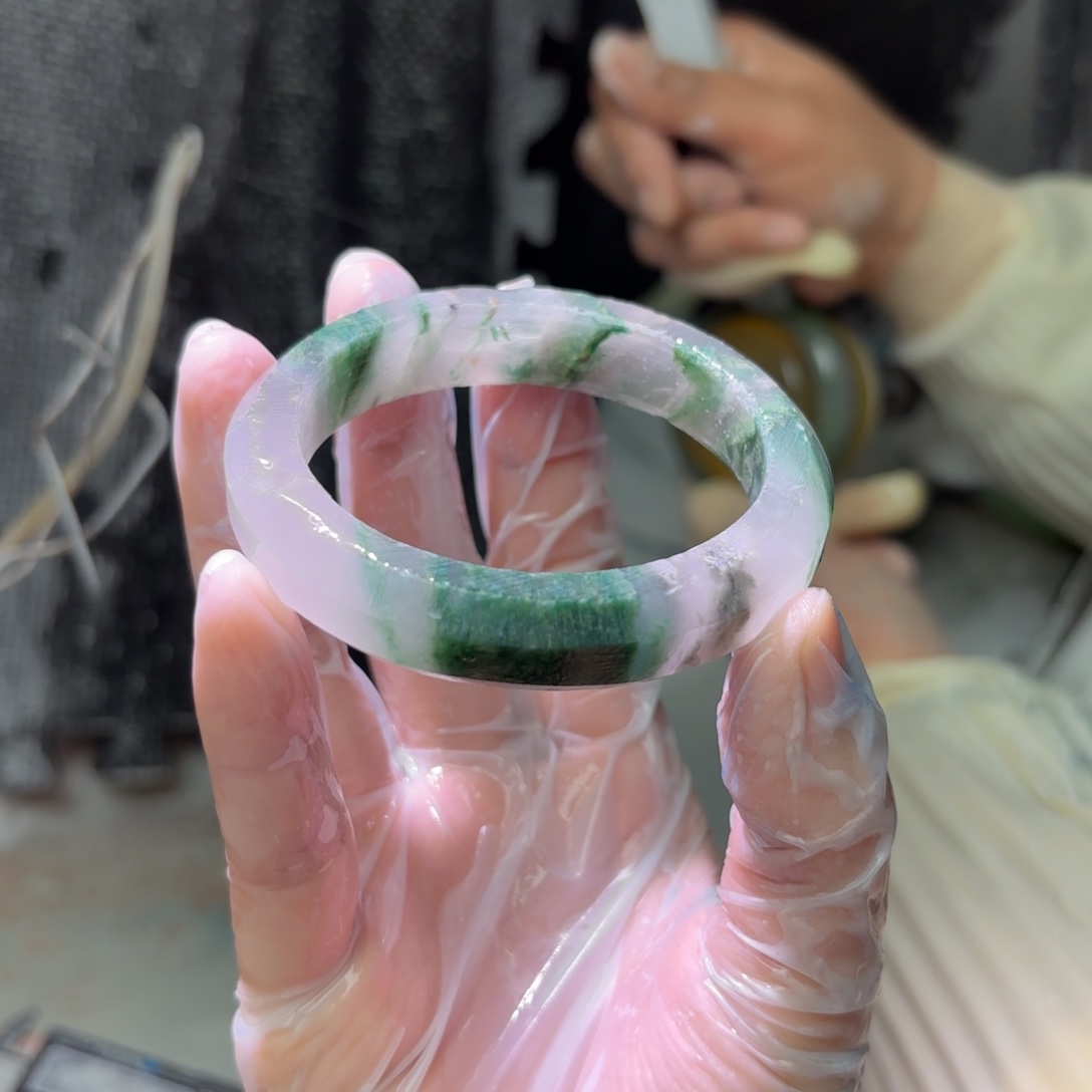 依****石英质玉未镶嵌手镯定制