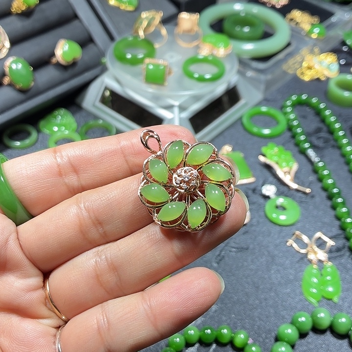 和田玉（碧玉）银S925镀金镶嵌吊坠(不含链)碧玉粉绿多面镶嵌吊坠