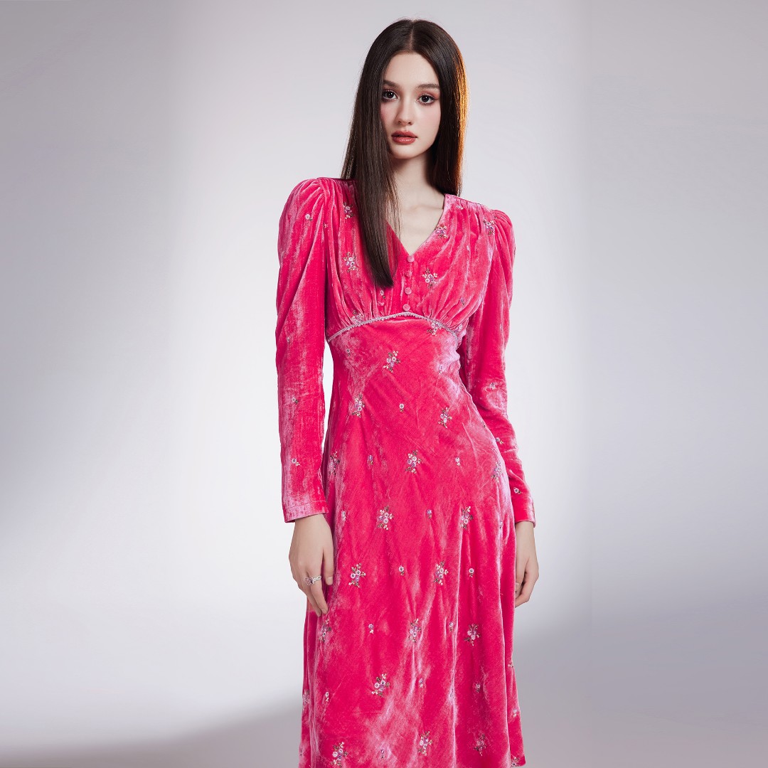 余潇潇【锦上红箩】高端女神款珍珠长款收腰连衣裙