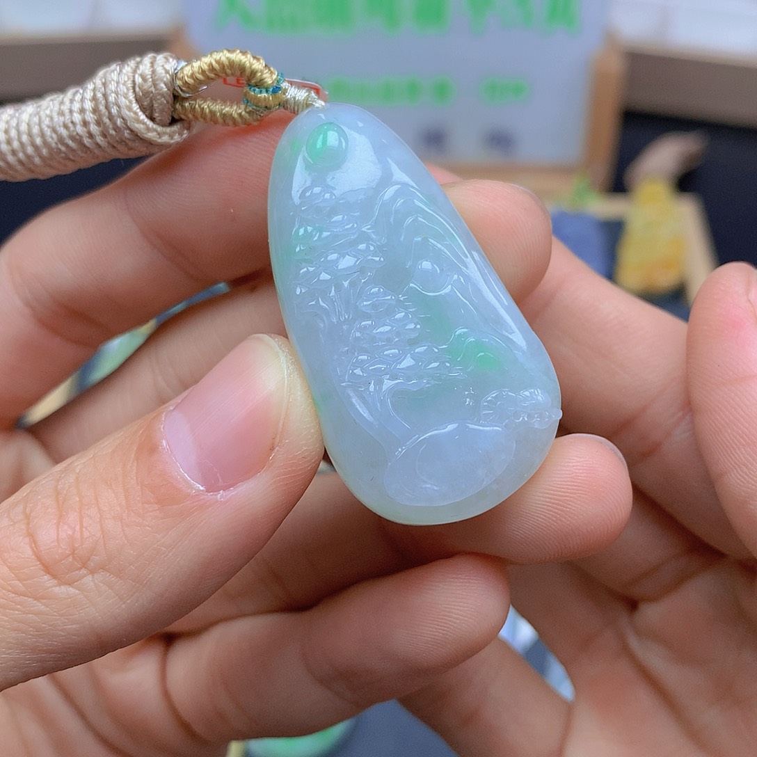 翡翠颈饰未镶嵌翡翠