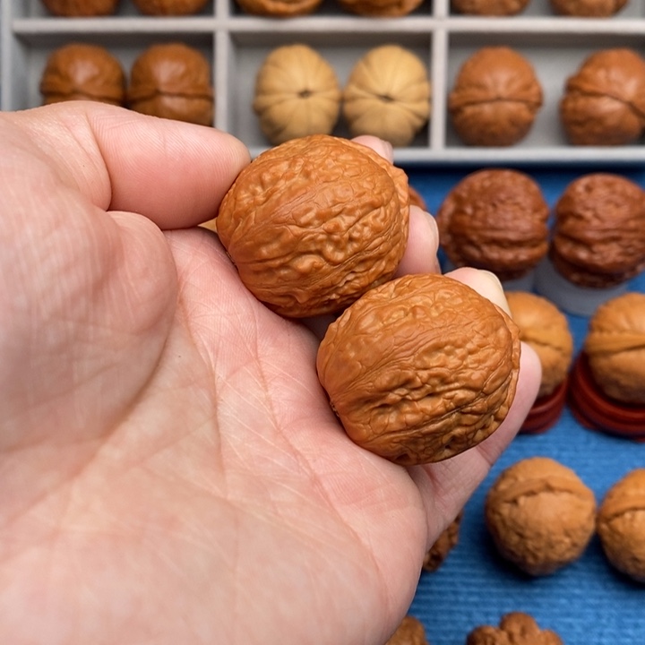 文玩核桃把件树皮纹