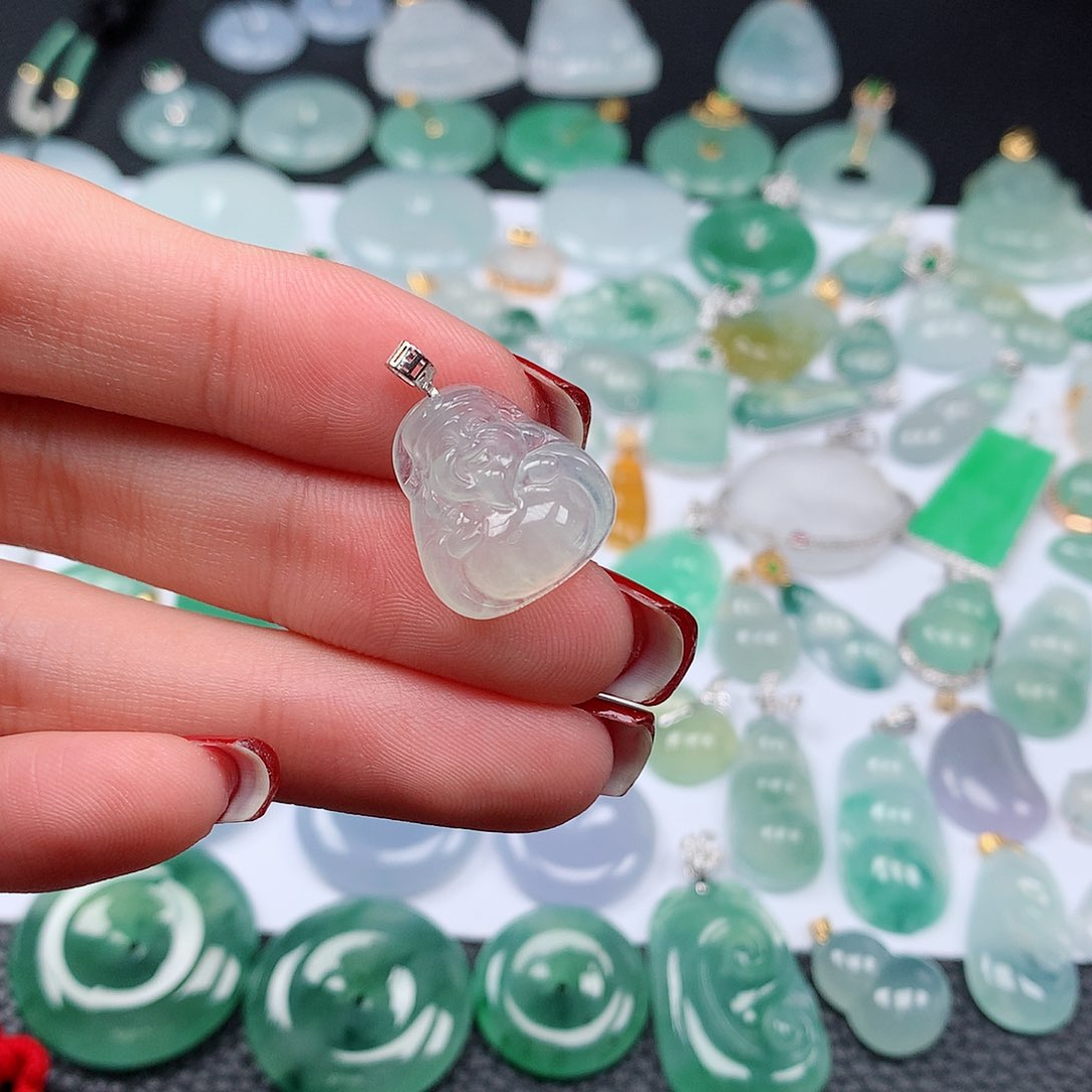 翡翠颈饰18K金镶嵌天然翡翠