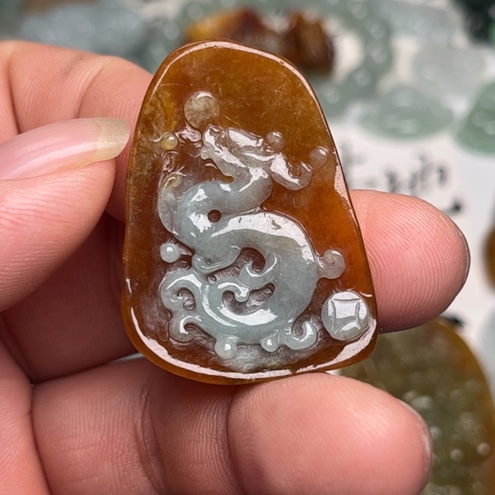 翡翠未镶嵌颈饰仿古龙