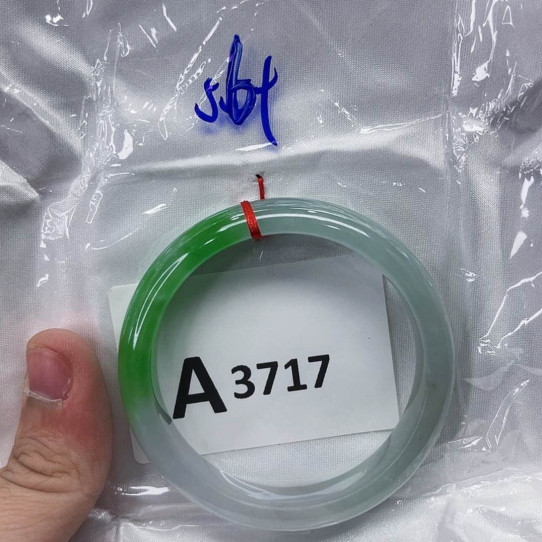 翡翠手镯未镶嵌多样性