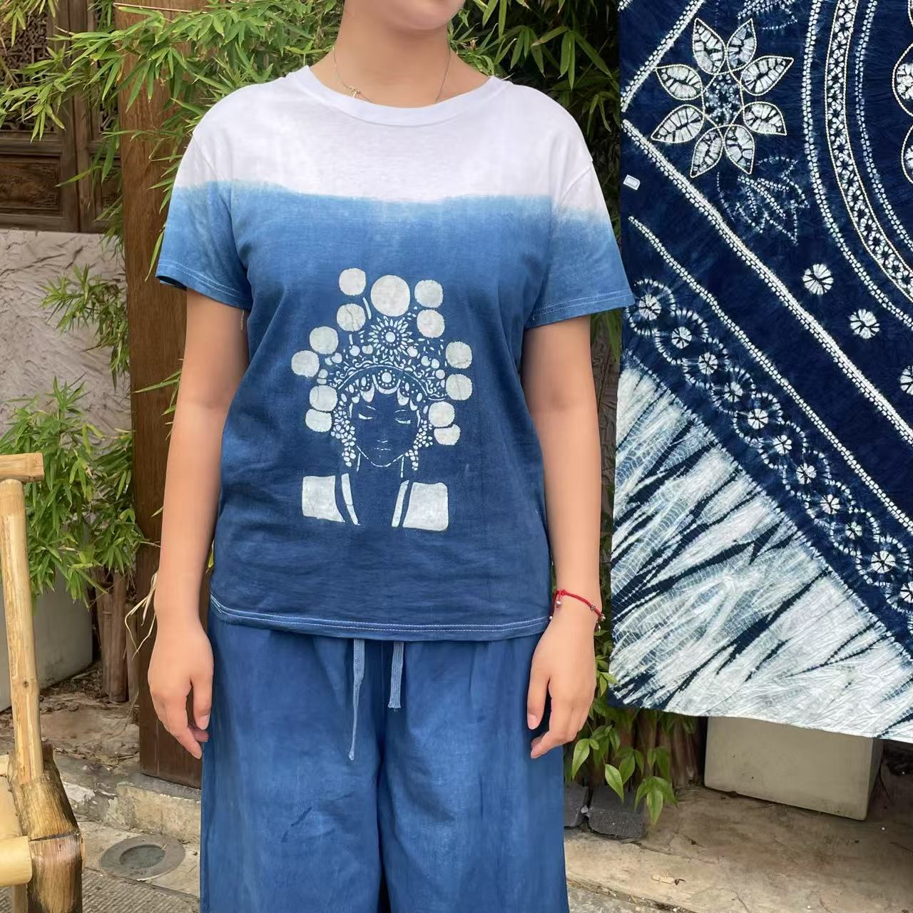 【遗文拾物】纯手工扎染蓝染蜡画东方美学戏曲风T恤【通用链接】