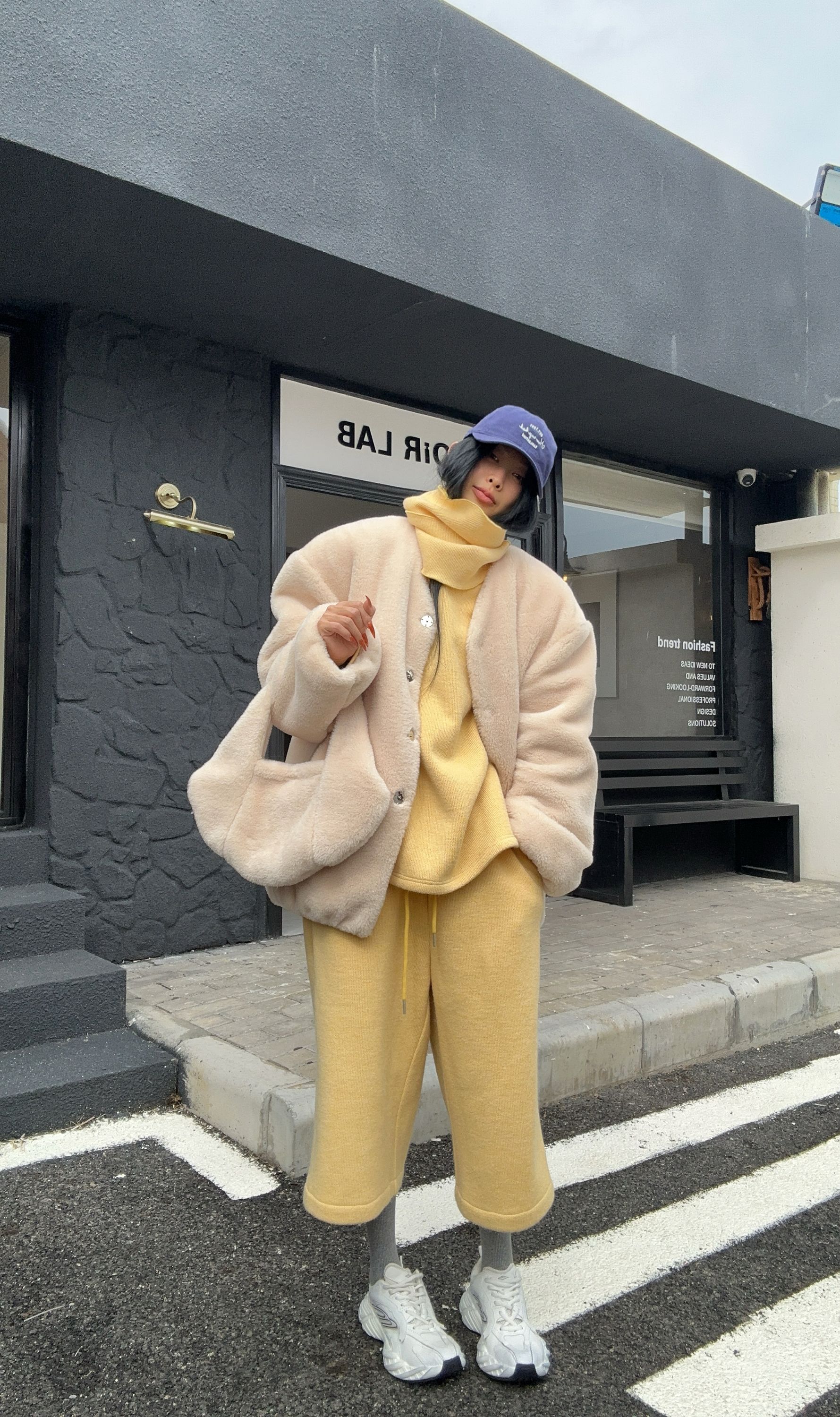 VIVISPLENDID21379#（定制福利款NO退NO换）廓型带包包暖绒绒外套