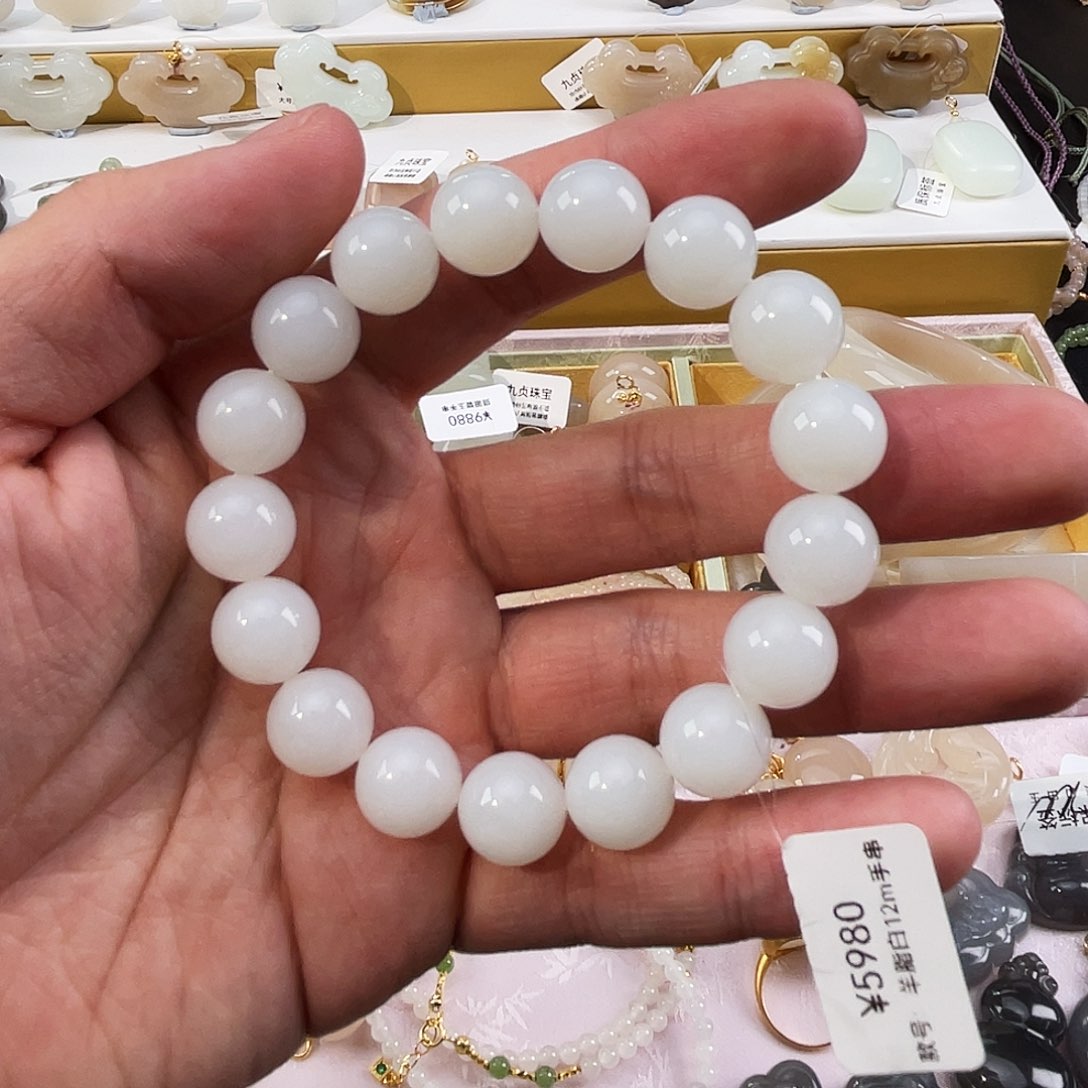 和田玉颈饰未镶嵌玫*?