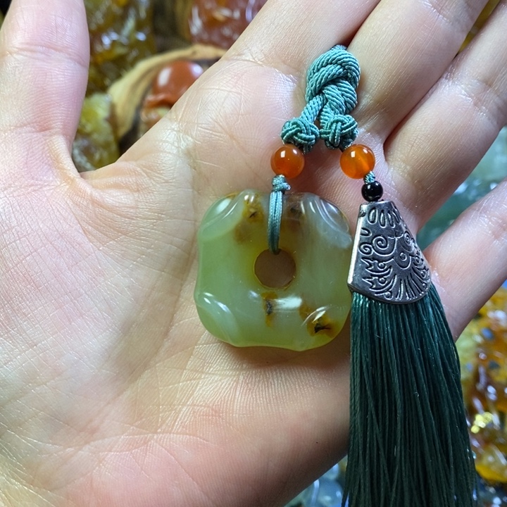 蛇纹石玉颈饰未镶嵌