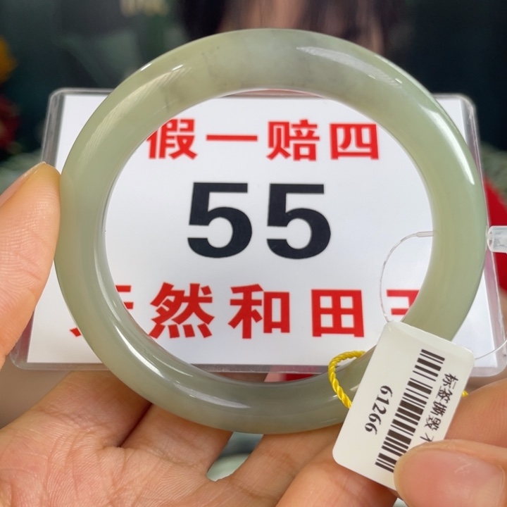 和田玉手镯未镶嵌微瑕