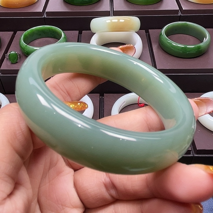 和田玉（碧玉）未镶嵌手镯