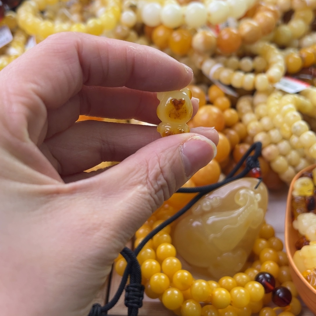 琥珀珠宝奇石未镶嵌