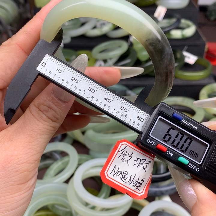 蛇纹石玉手镯未镶嵌703