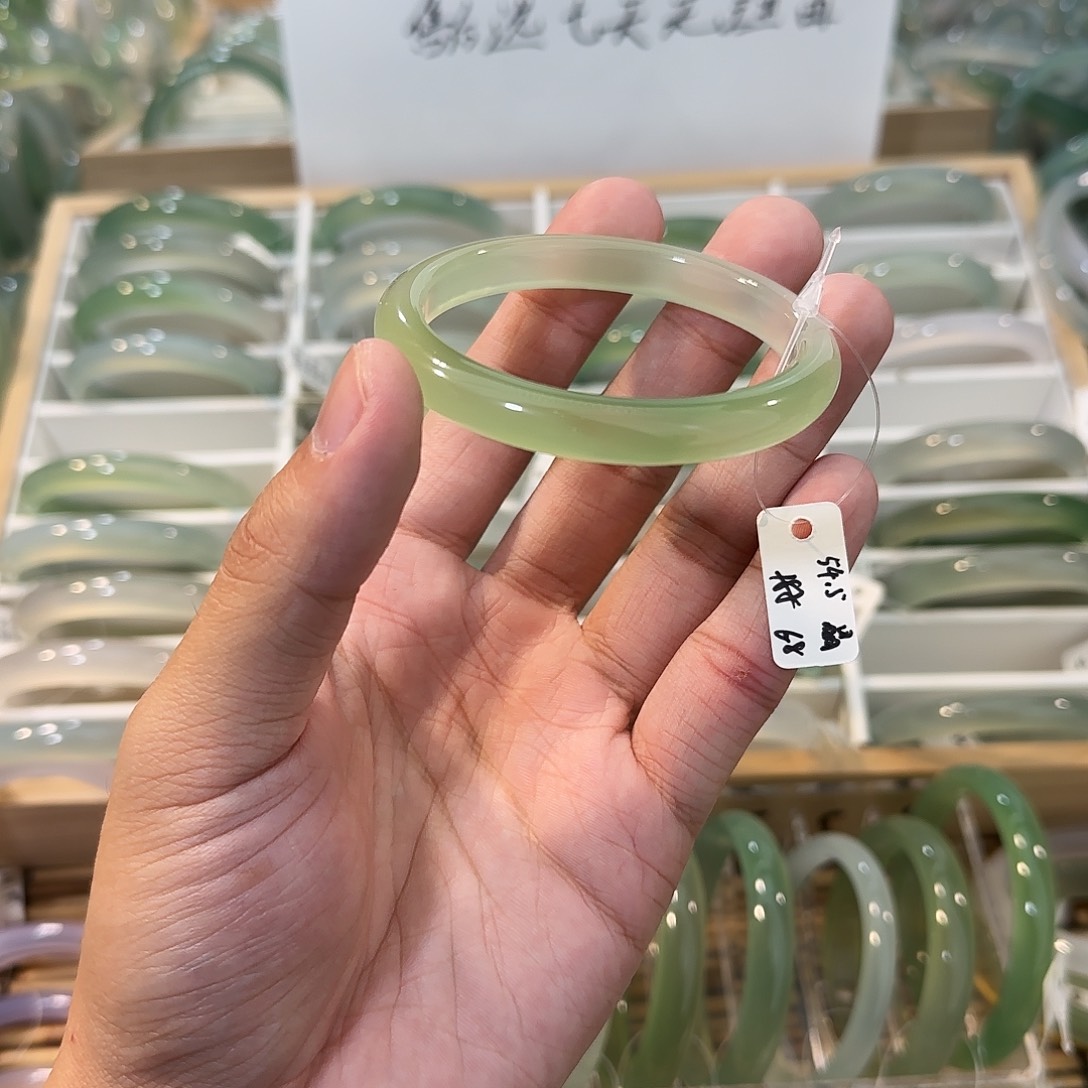 玛瑙/玉髓未镶嵌手镯圈口54.5