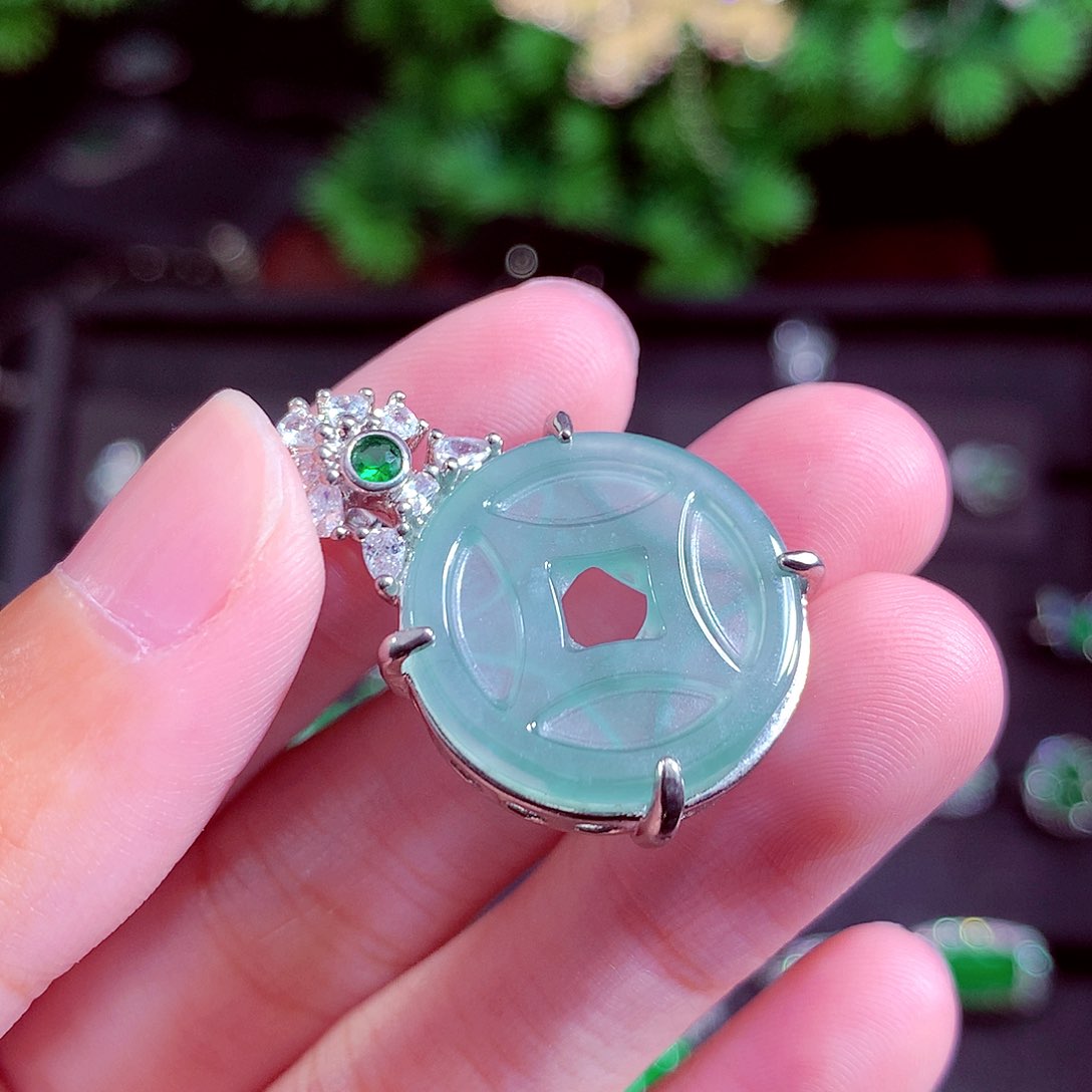 颈饰未镶嵌翡翠天然