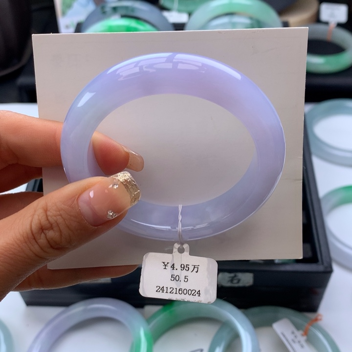 翡翠手镯未镶嵌正圈