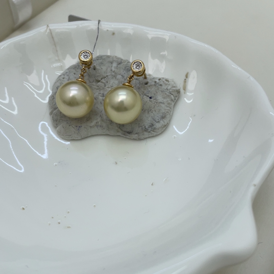 海水珍珠耳饰18K金镶嵌下***候
