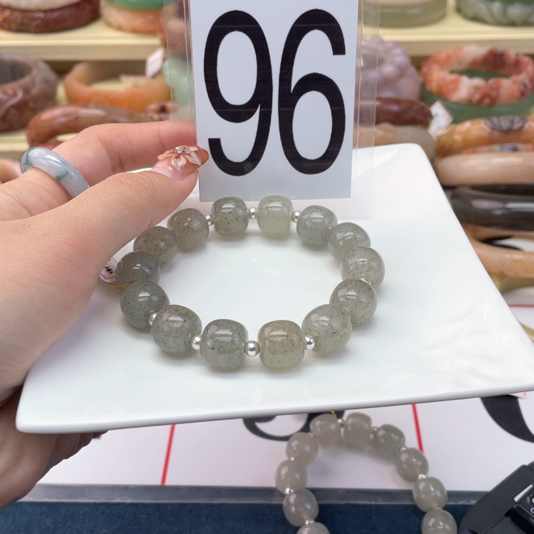 抖***户石英质玉未镶嵌手镯