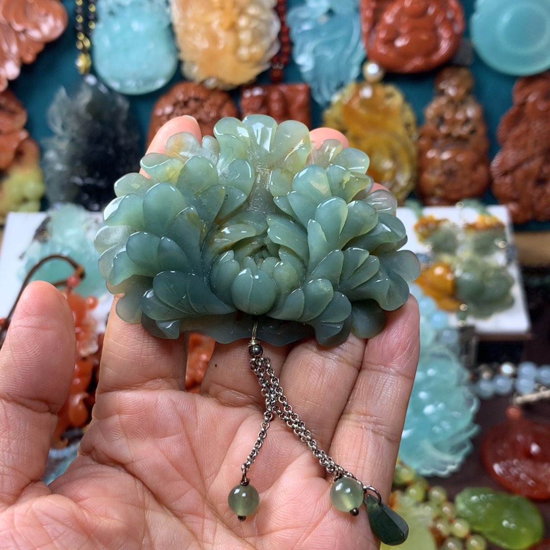 蛇纹石玉挂坠未镶嵌