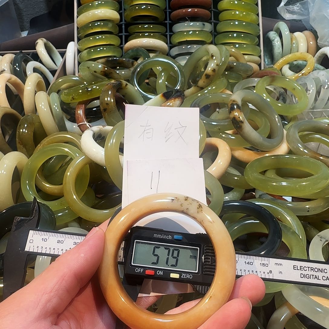 未镶嵌蛇纹石玉手镯