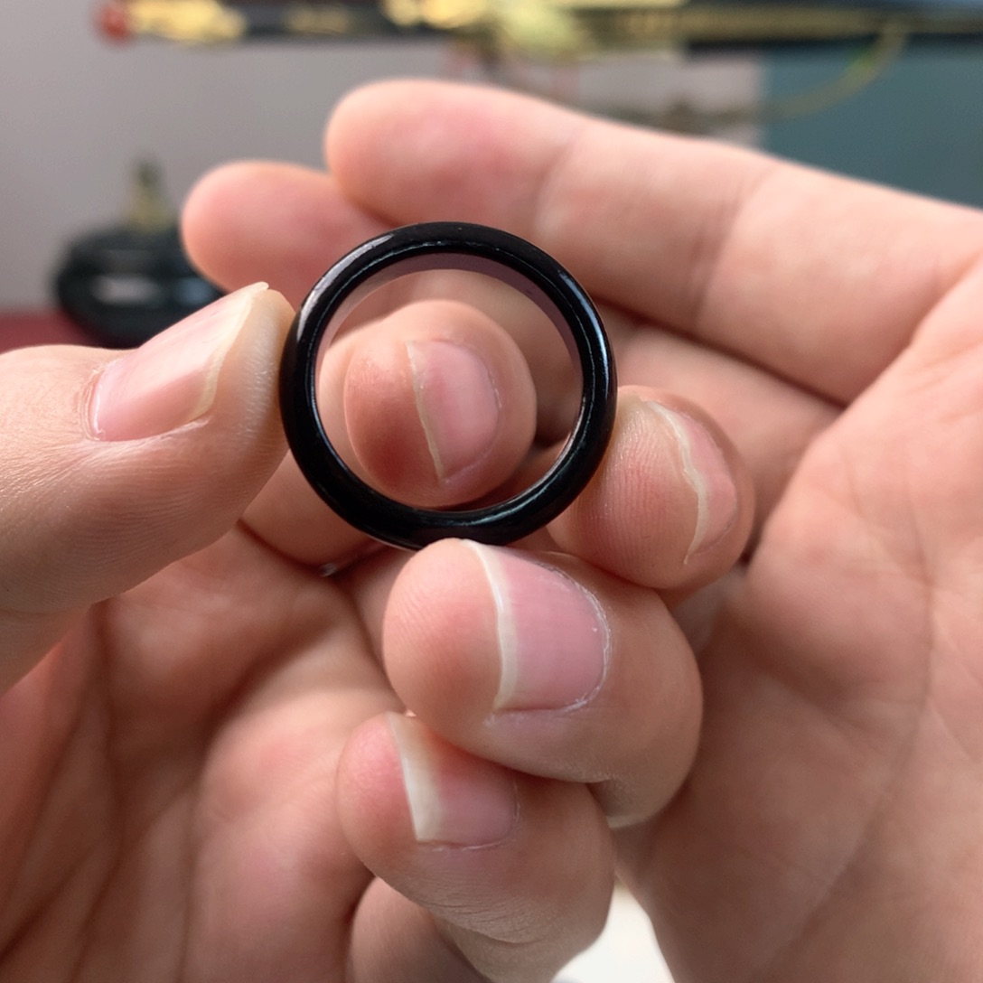 和田玉黑青指环未镶嵌