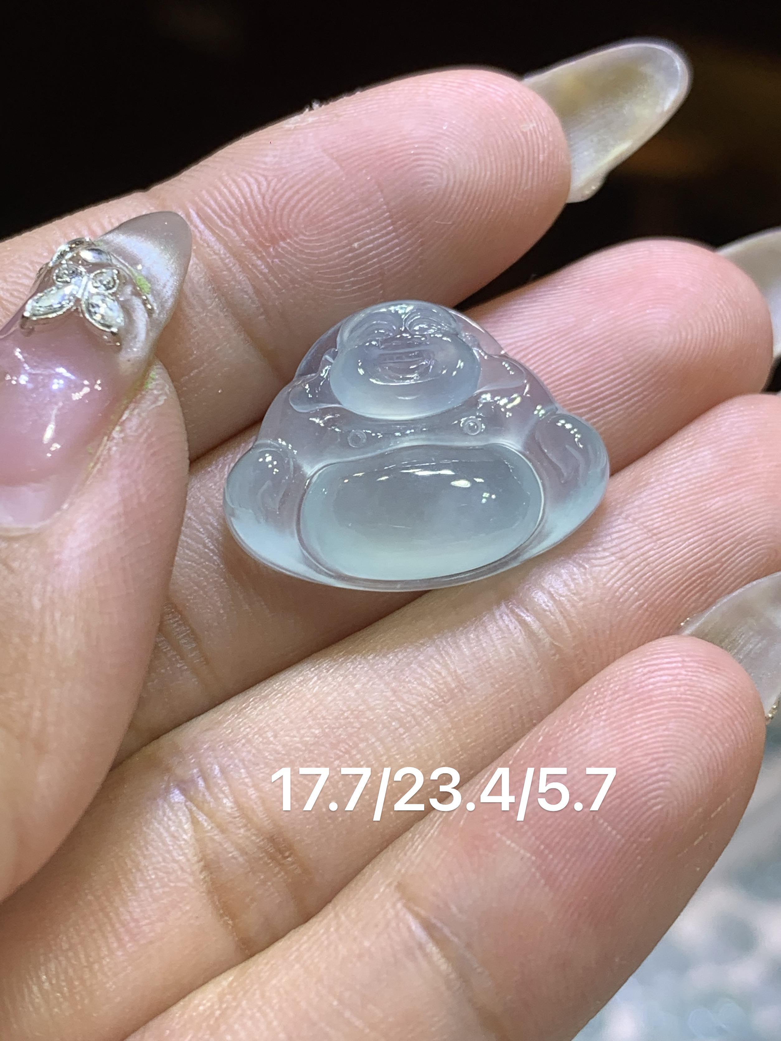缅甸天然翡翠A货，天空蓝底干净细腻一尘不染，越看越爱看，