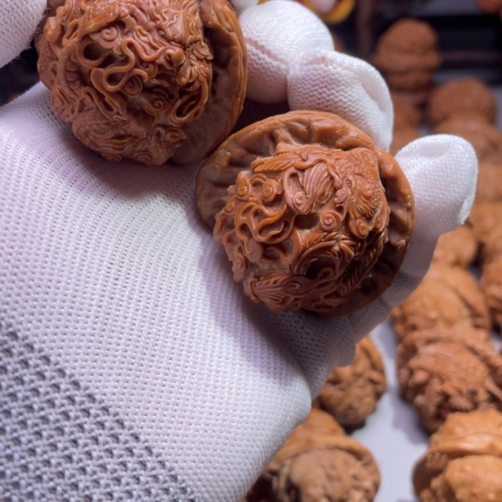 ゝ****′白狮子雕刻的龙凤