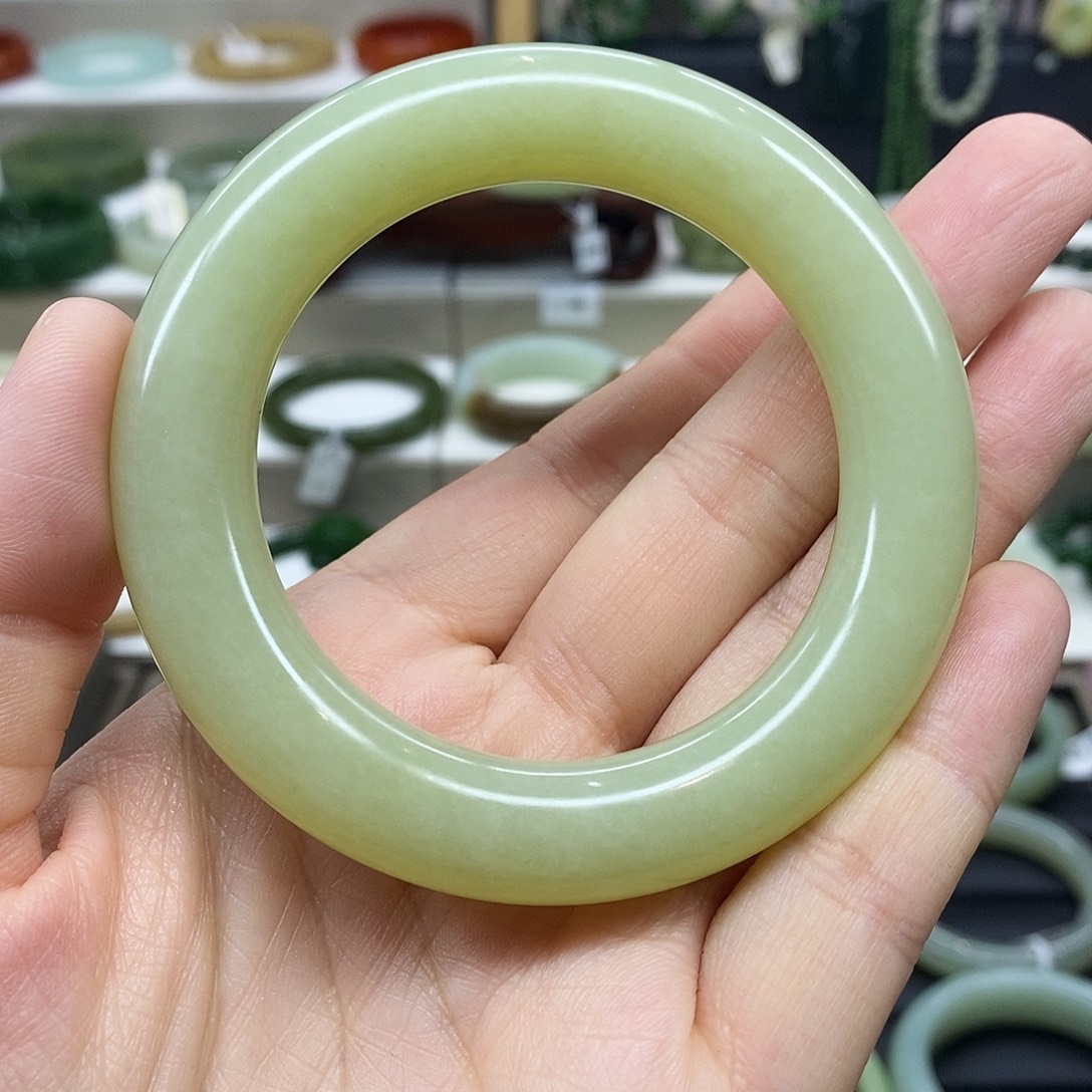 和田玉未镶嵌手镯