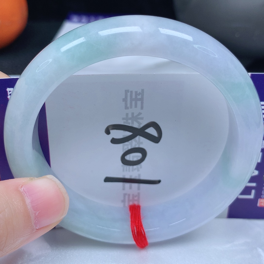 翡翠手镯未镶嵌57圈口