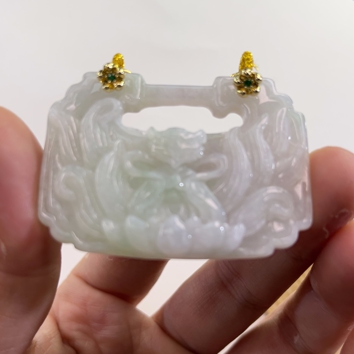 翡翠吊坠(赠链)未镶嵌代编织