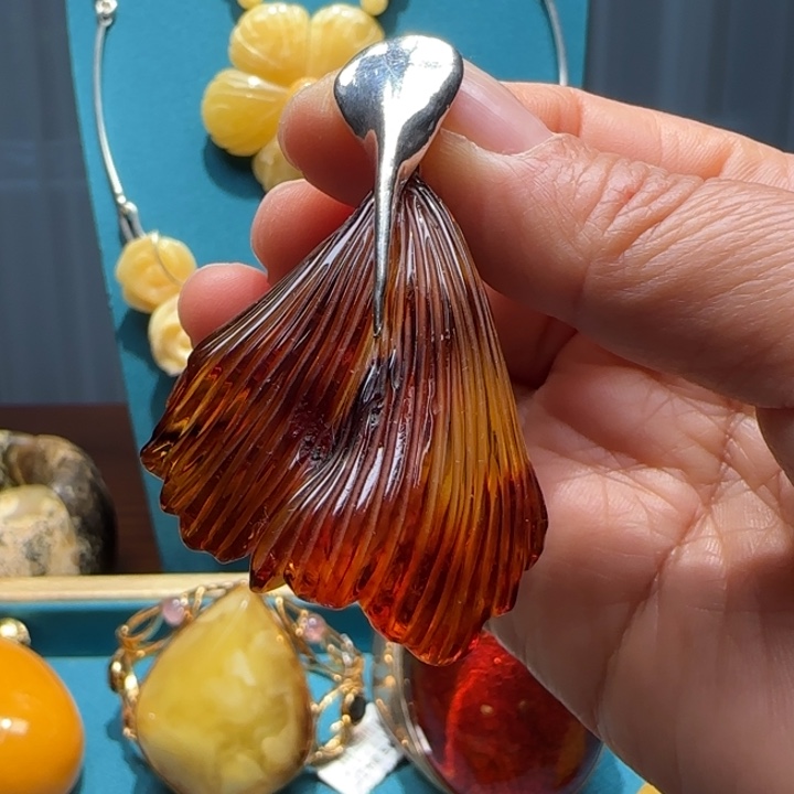 琥珀未镶嵌颈饰波兰设计款琥珀蜜蜡