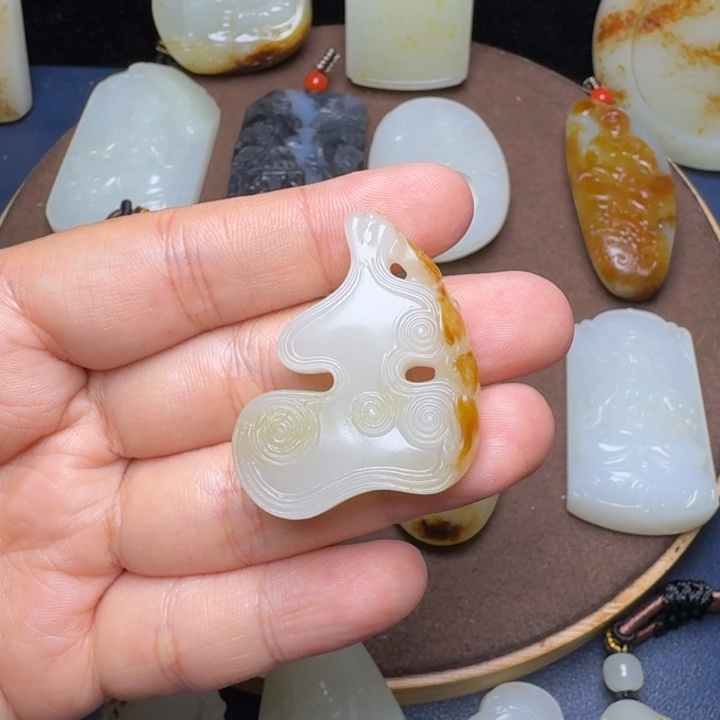 和田玉未镶嵌颈饰