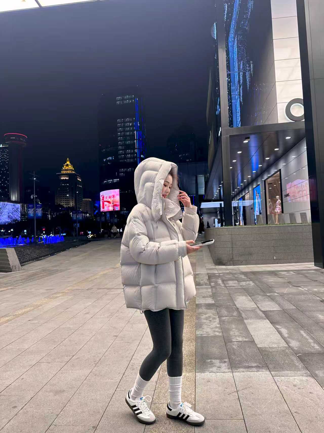 顶奢高货2025款时尚百搭90白鹅绒女士连帽休闲鹅绒服  