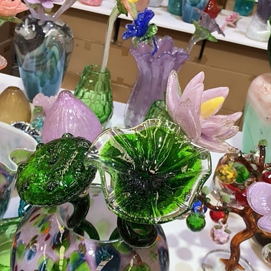 琉璃花瓶高45厘米宽9厘米