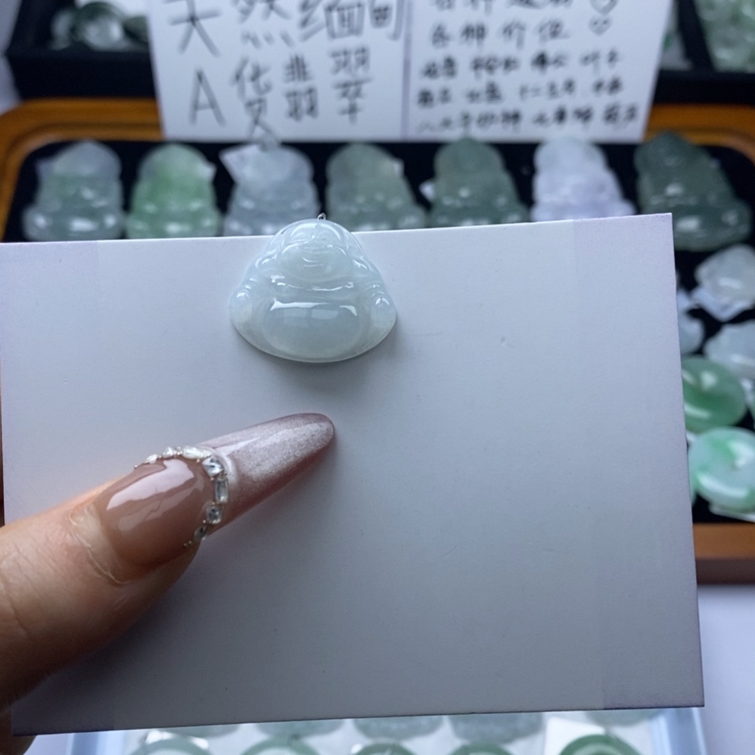 翡翠颈饰未镶嵌佛公