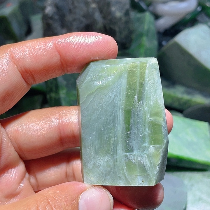 和田玉（碧玉）未镶嵌珠宝奇石