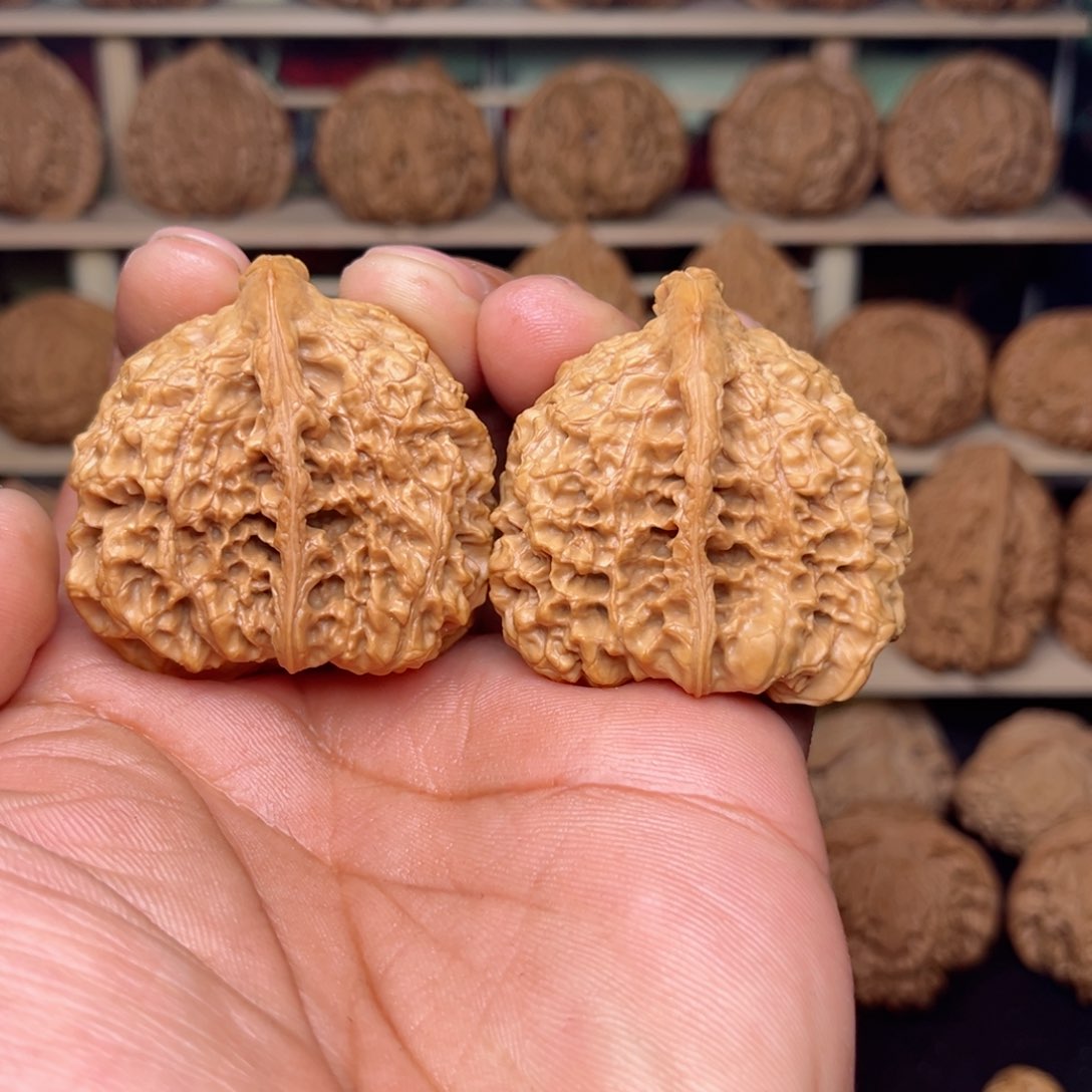 文玩核桃把件重****心文玩核桃把件官帽座山雕