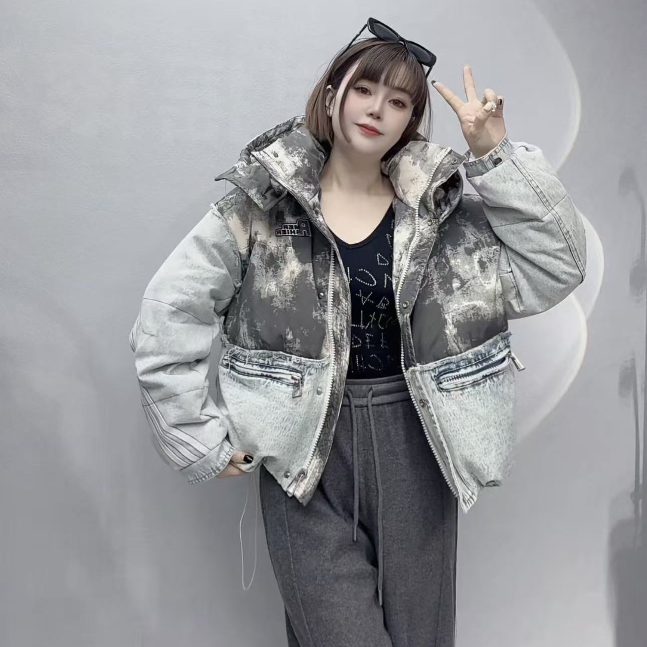 欧货女装羽绒服长款2025过膝新款韩版宽松拼牛仔水墨画鸭绒连帽
