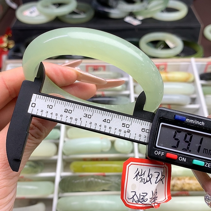 蛇纹石玉手镯未镶嵌681