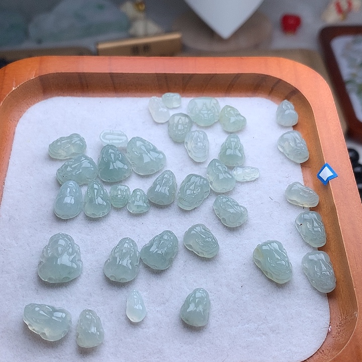 翡翠未镶嵌颈饰貔貅1个