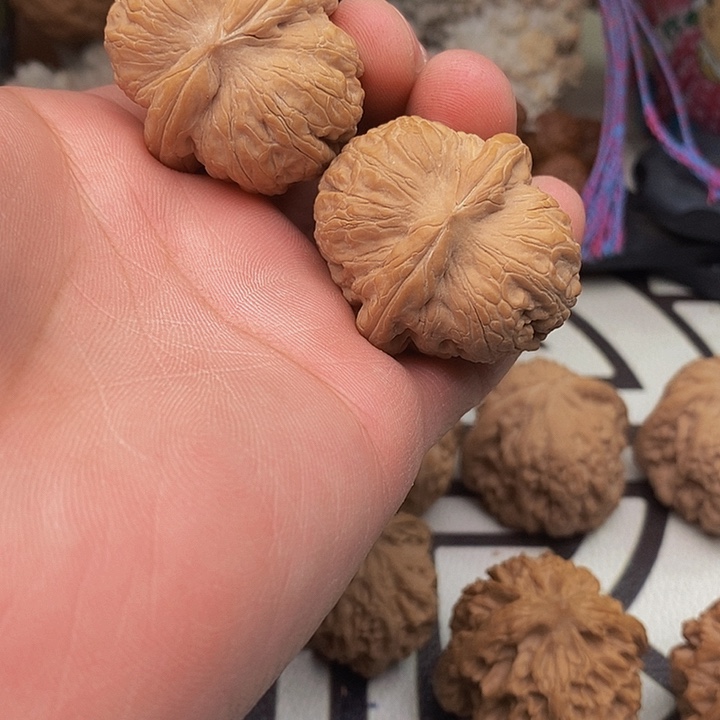 桃核把件迪***曼平谷元宝